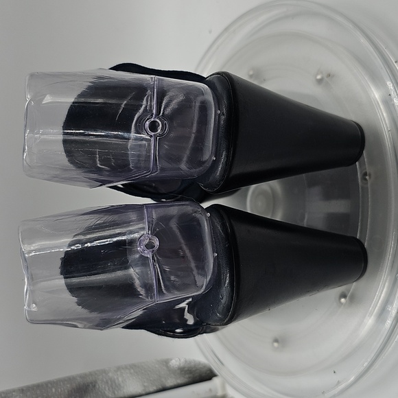 K Women's Italian Shoemaker Wedge - Picture 4 of 8